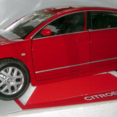 Bburago Gold 1:18 Citroen C6 BU12073
