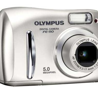 Olympus FE 110 digitalni fotoaparat Power Kit (OlympusTorbica + Punjač + 2 NiMH Baterije)