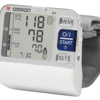 Omron R6 digitalni automatski merač krvnog pritiska za članak ruke