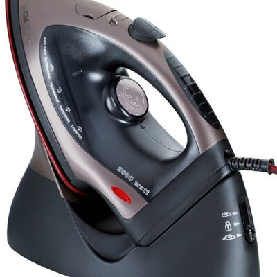 Clatronic pegla na paru sa postoljem DBC 3388