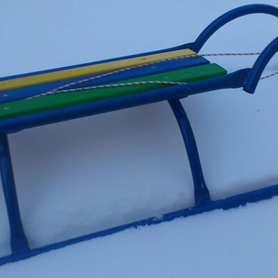 SANKE Sebastian Sa Metalnim Ramom i Drvenim Sedištem