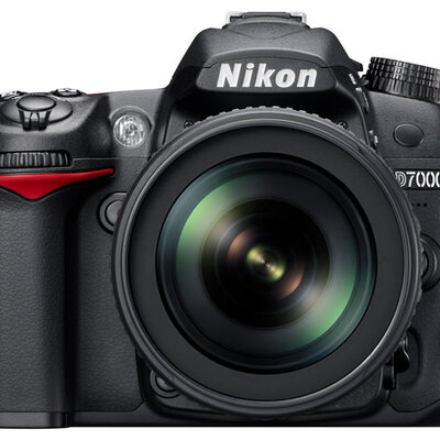 Nikon SLR fotoaparat D7000 + objektiv 16-85VR