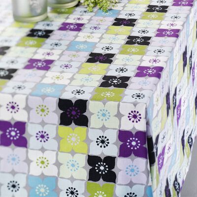 Satenski stolnjak Maike 140x240cm cvetni dezen