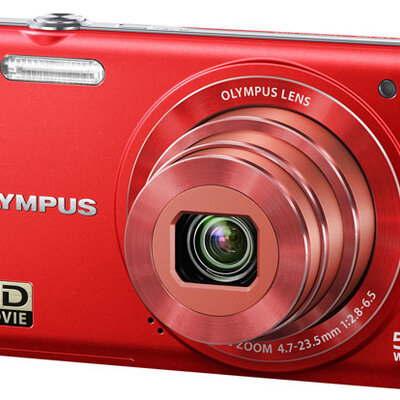 Olympus kompaktni digitalni fotoaparat VG-160 crveni