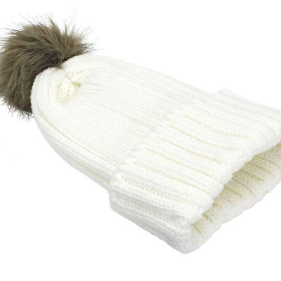 Ženska zimska kapa Fuzz prljavo bela
