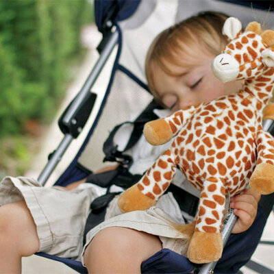 Cloud B Nežna Žirafa On The Go - zvučna igračka za uspavljivanje 5860