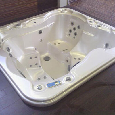 Masažni SPA bazen Capri Altuglas beli akril