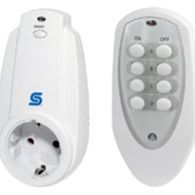 Utičnica sa daljinskim upravljačem RCS 11