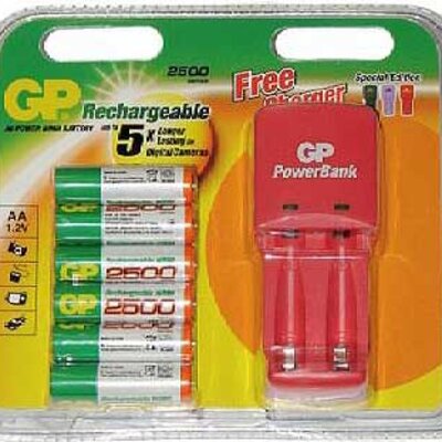 Punjač za baterije GP KB02 sa 6 punjivih baterija AA 2500 mAh