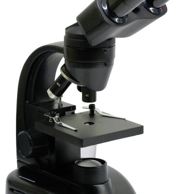 Biološki Mikroskop Student 22 40x 100x 400x sa LED osvetljenjem
