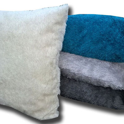 Čupavi ukrasni jastuk 60x60cm