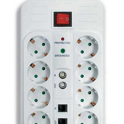 Produžni kabl 8 utičnica Prenaponska zaštita 3m Commel C0855