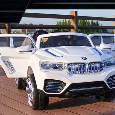 Automobil na akumulator 000 beli