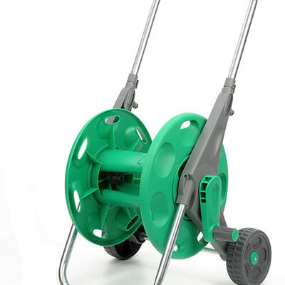 Prenosiva motalica za baštensko crevo sa točkićima 404