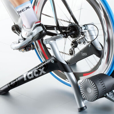 Interaktivni trenažer za vožnju bicikla Tacx Bushido Smart T2780