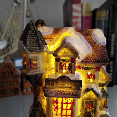 LED Svetleća Kućica - Gift Shop