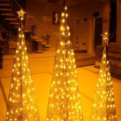 Jelka - Svetleća Piramida - Zlatni Abažur 120 cm