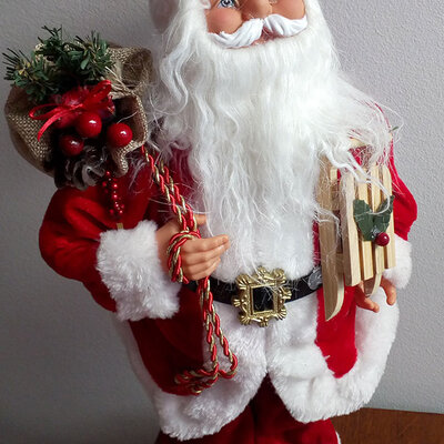 Deda Mraz Sa Sankama 43 cm