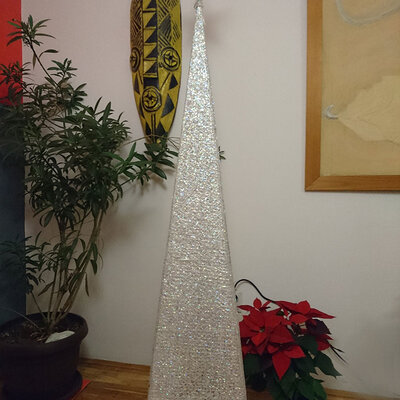 Svetleća Jelka - Piramida - Beli Abažur - Raznobojne Lampice 180 cm