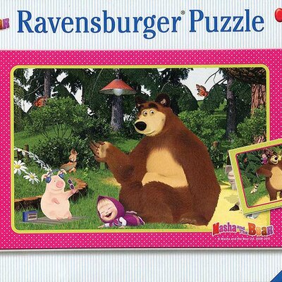 Ravensburger puzzle Dečije puzle - 2x12 - Maša i medved - Playing In The Forest 2x12 delova RA07585