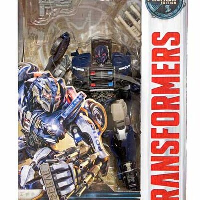 Transformers Premier Deluxe Barricade C0887