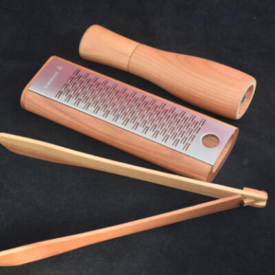 Set mlin za biber, rende za sir i sklopljiva štipaljka od trešnje 