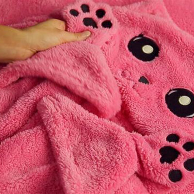 Dečije ćebe koje svetli u mraku sa kapuljačom maca