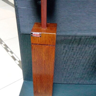 WC četka na tikovini