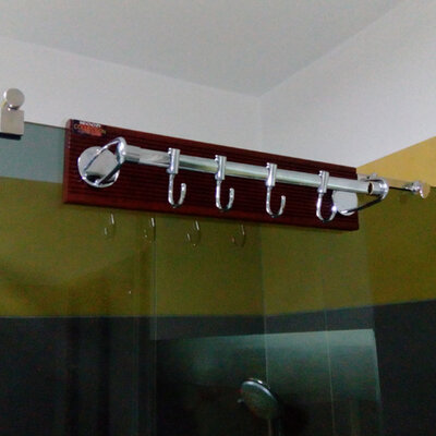 Držač peškira za staklo i zid sa kukicama na tikovini 40cm