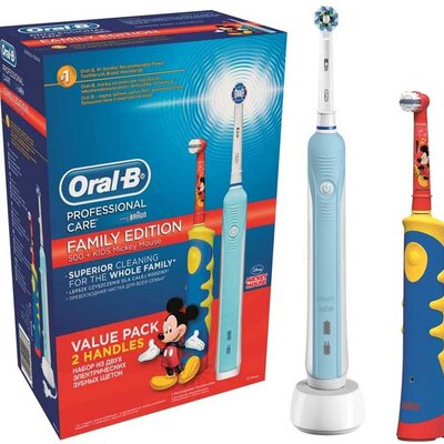 Oral-B Poklon set Dečija Mickey i električna četkica za odrasle