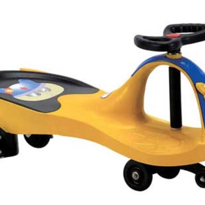 Vozilo koje se pokreće okretanjem volana žuto