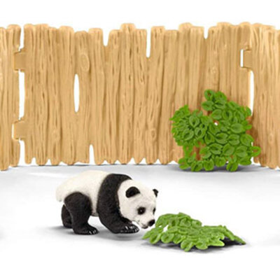 Schleich Figure Divlje životinje - Mladunče pande u ogradi 42429