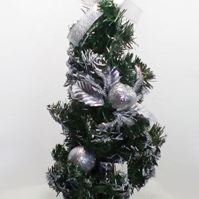 Novogodišnja dekorisana stona jelka 40cm 170523