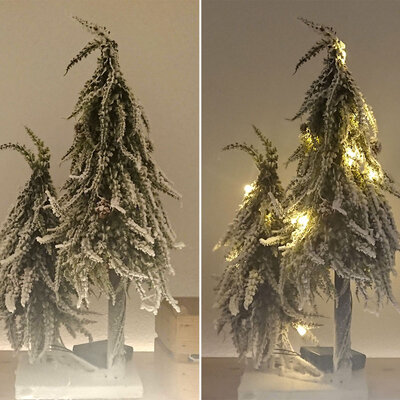 Dve Svetleće Jelke, Pod Snegom, Na Postolju Deco Wood 50 cm i 30 cm