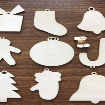 Novogodišnji drveni ukrasi 9 komada seB