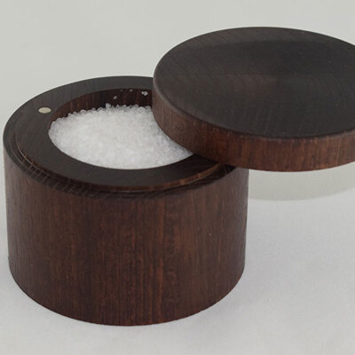 Činija za so sa magnetima od bagremovog drveta