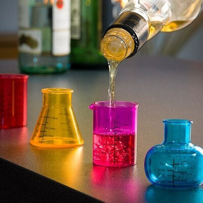 Čašice za žestoka pića Hemijski alko set