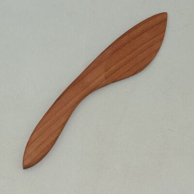 Nož za puter od drveta trešnje