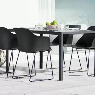 Plastične Garniture