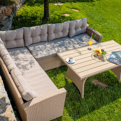 Ugaona Garnitura Akami