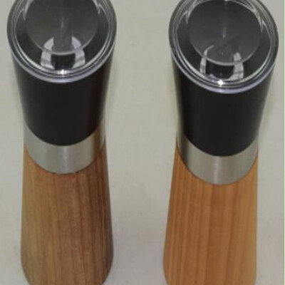 Mlin za biber i krupnu morsku so od drveta oraha 6 x 14 cm