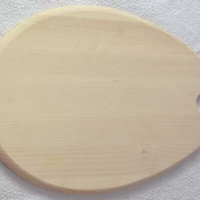Kuhinjska daska jajastog oblika 350 x 290 x 16 mm od drveta javora